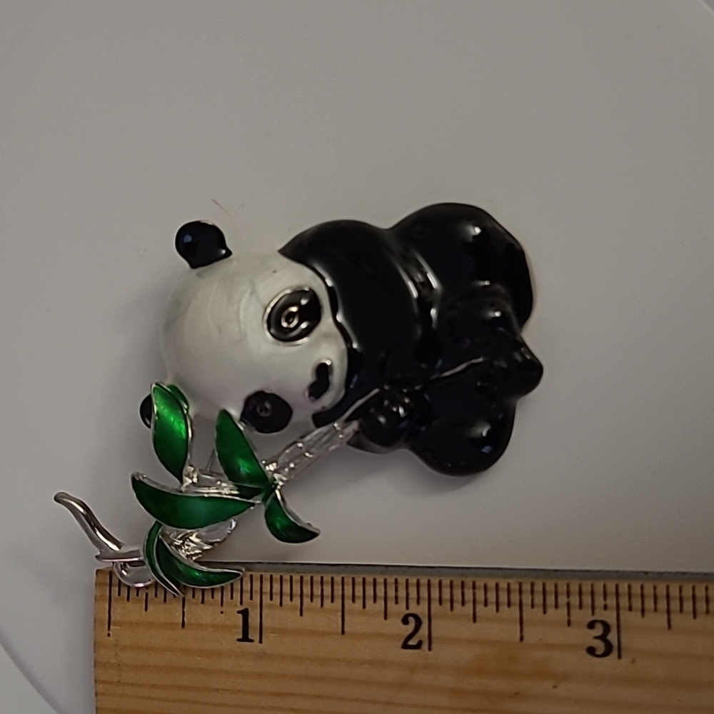 Panda Brooch NWT - Picture 4 of 4